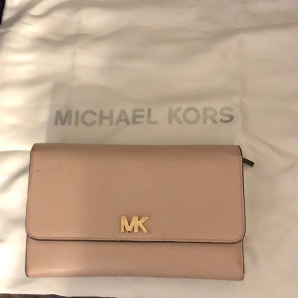 Michael Kors Handbags - Michael kors wallet ❤️♥️♥️on sale